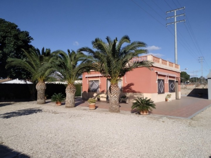 Chalet en Novelda - Hermosa Propiedad de 100 m²