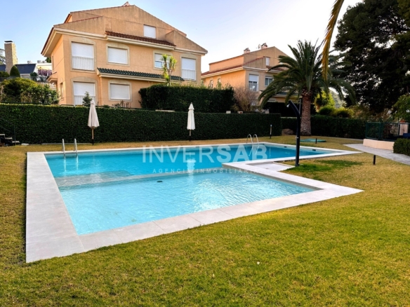 Chalet adosado en Loma Bada, Petrer (Alicante)