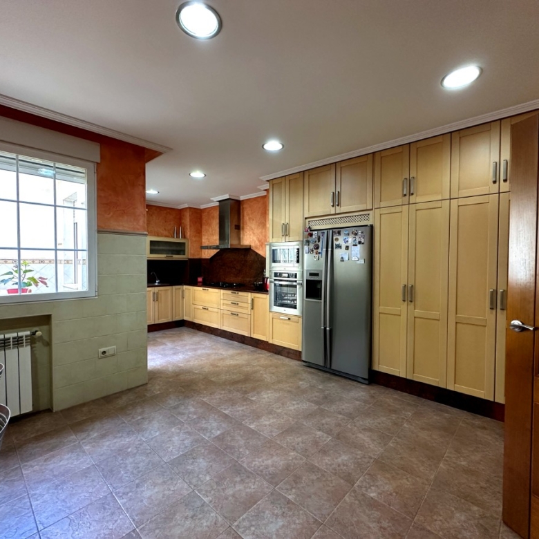 Casa independiente en barrio Sagrado Corazón NOVELDA