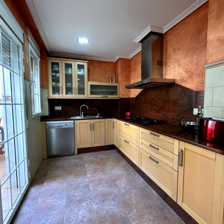 Casa independiente en barrio Sagrado Corazón NOVELDA