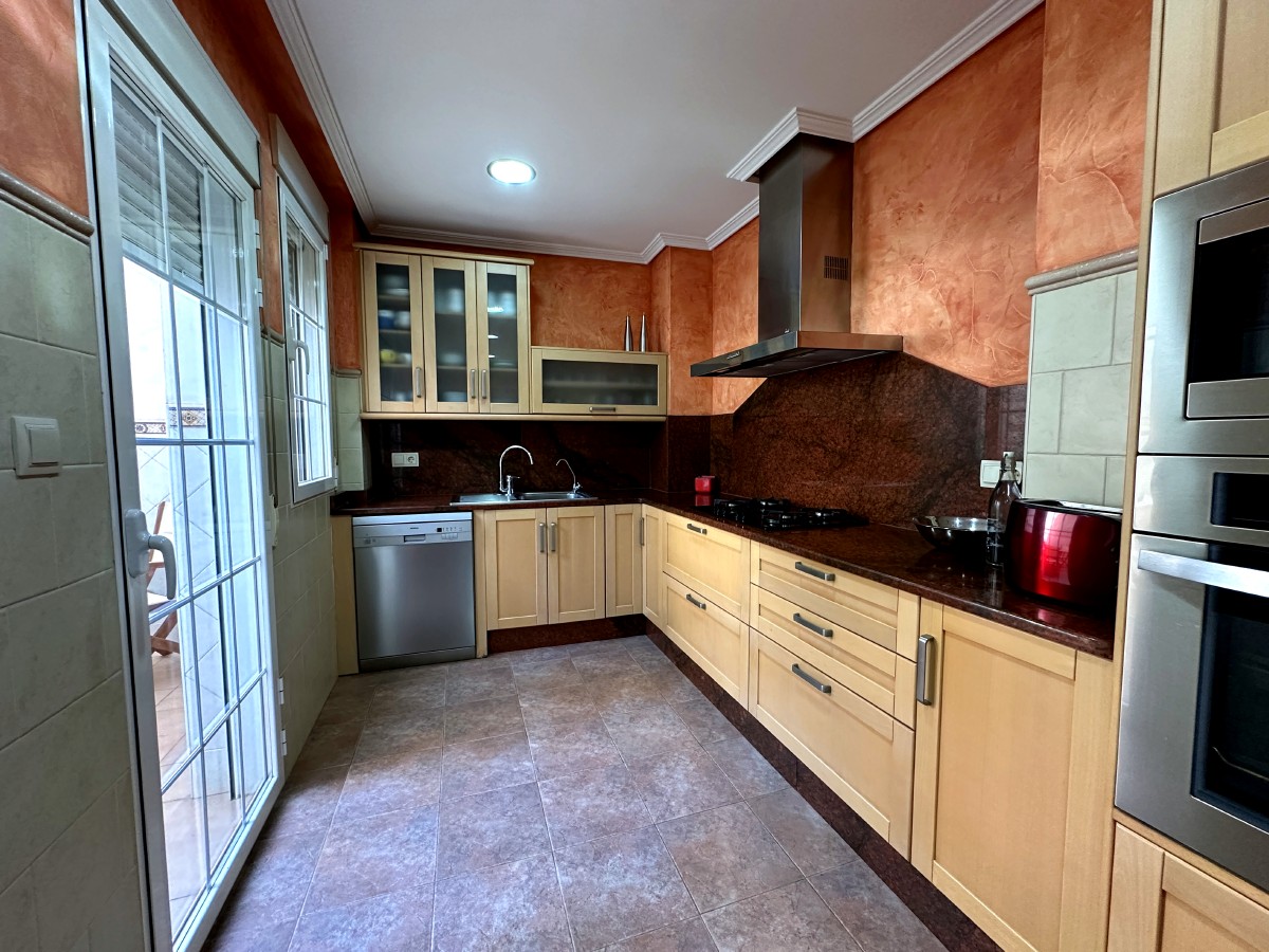 Casa independiente en barrio Sagrado Corazón NOVELDA