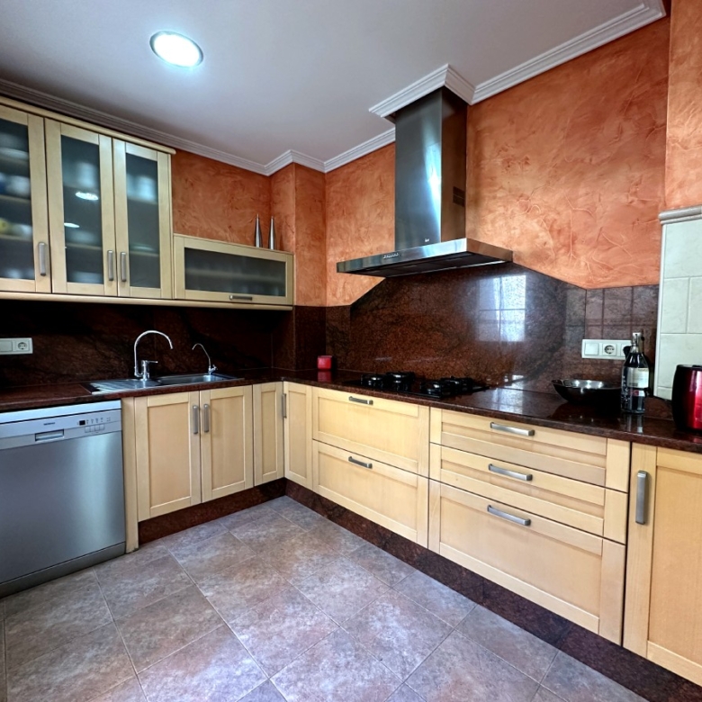 Casa independiente en barrio Sagrado Corazón NOVELDA