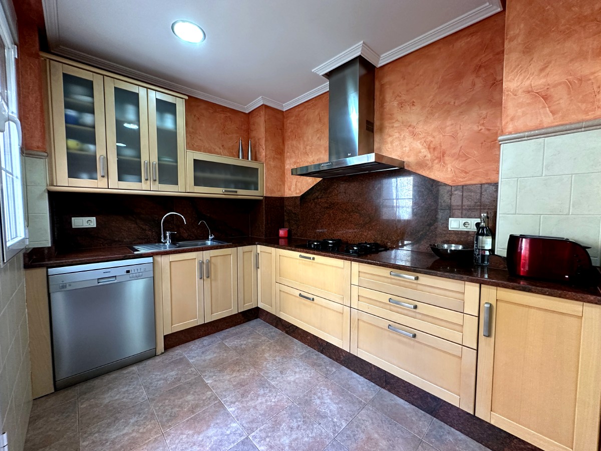 Casa independiente en barrio Sagrado Corazón NOVELDA