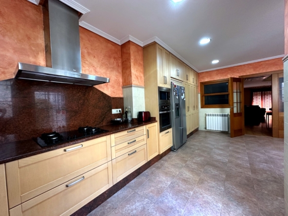 Casa independiente en barrio Sagrado Corazón NOVELDA