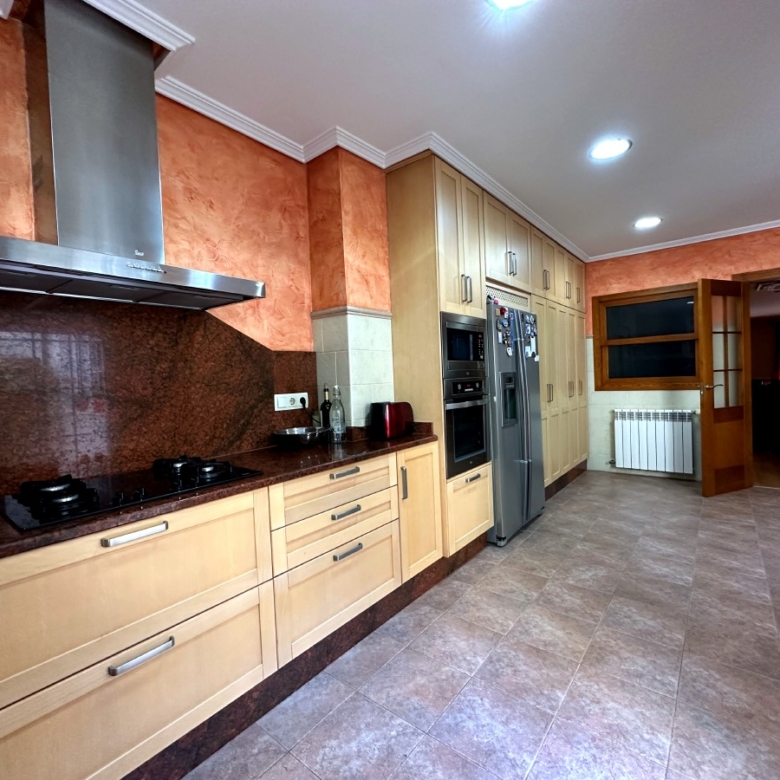Casa independiente en barrio Sagrado Corazón NOVELDA
