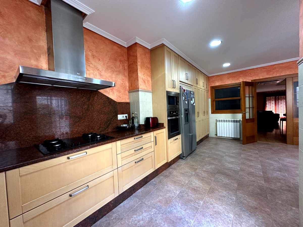 Casa independiente en barrio Sagrado Corazón NOVELDA