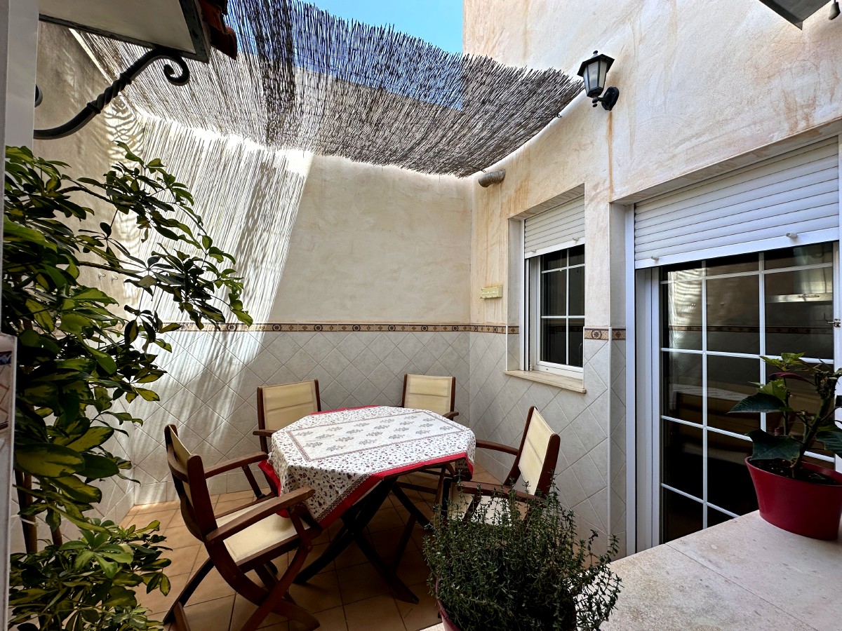 Casa independiente en barrio Sagrado Corazón NOVELDA