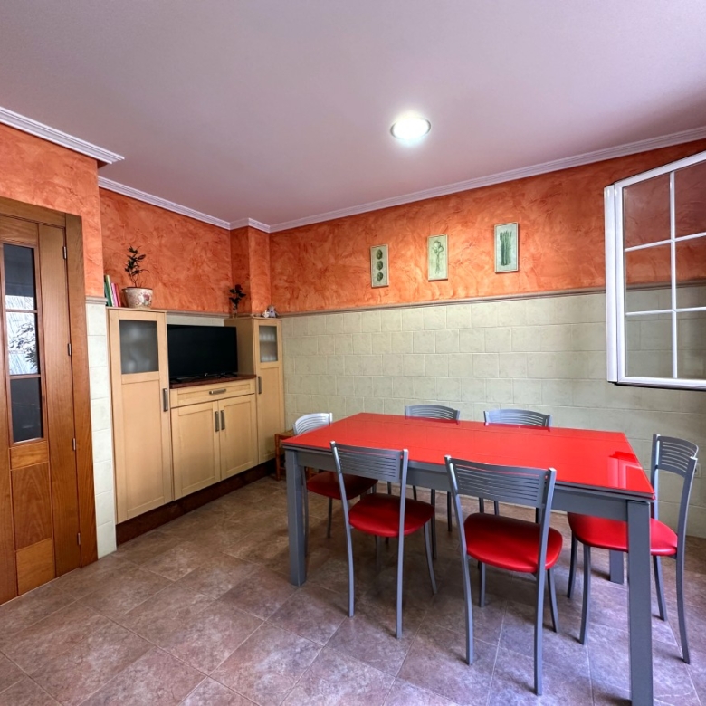 Casa independiente en barrio Sagrado Corazón NOVELDA