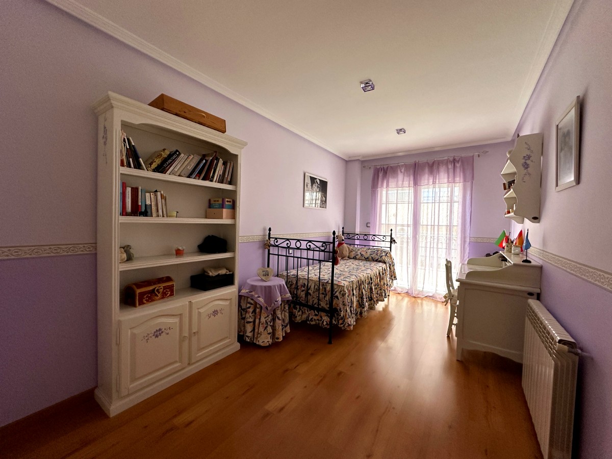 Casa independiente en barrio Sagrado Corazón NOVELDA